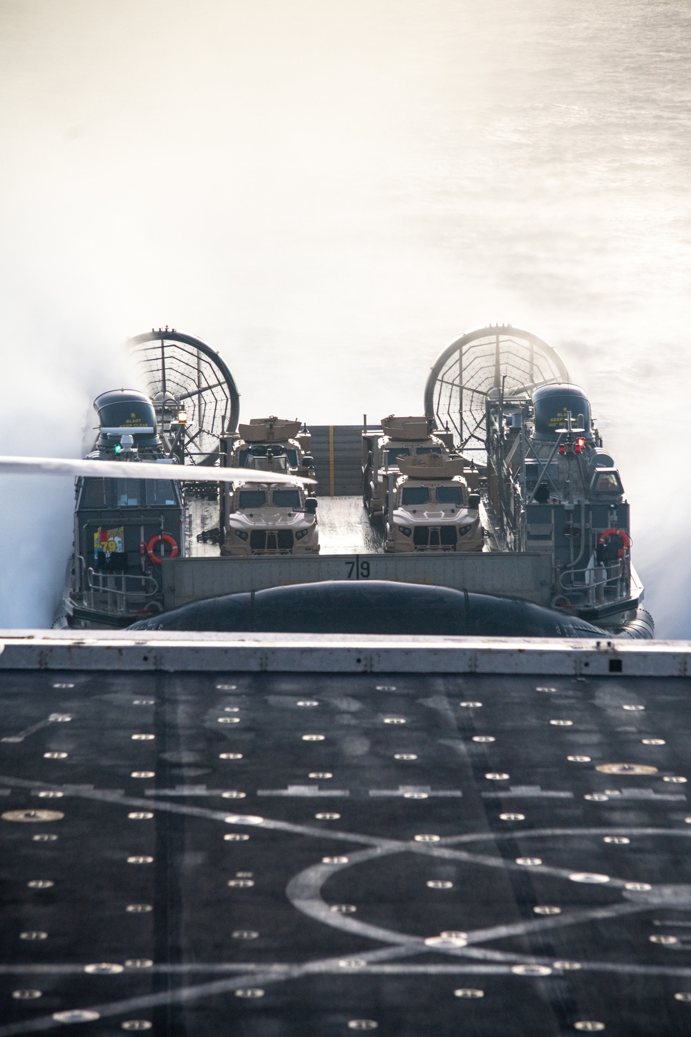 ACU-5 Sailors, CAAT 2, BLT 1/4, Marines conduct LCAC operations