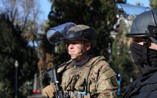 Cal Guard and CHP protect the Capitol in Sacramento