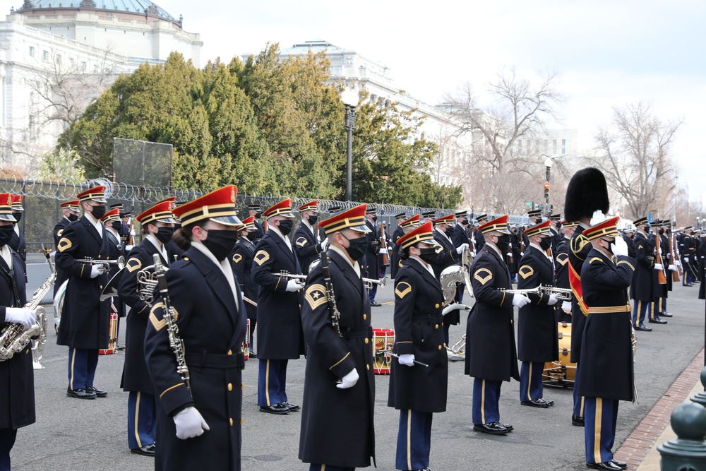 Members of the United States Joint Forces Color Guard stand at attention.