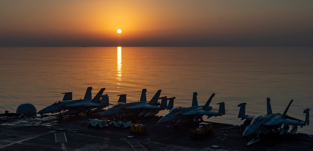 NIMITZ TRANSITS ARABIAN SEA