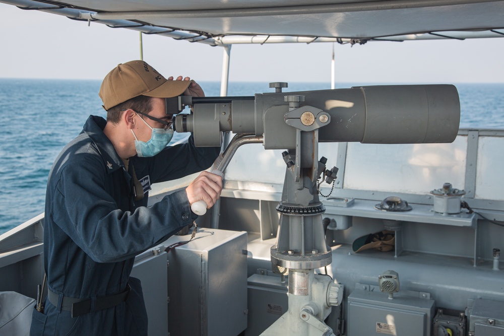 USS Chinook (PC 9) searches for surface contacts