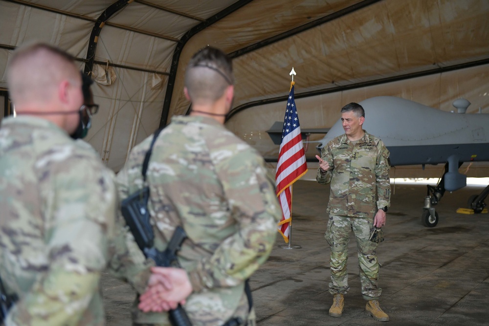 General Townsend visits East Africa Airfield