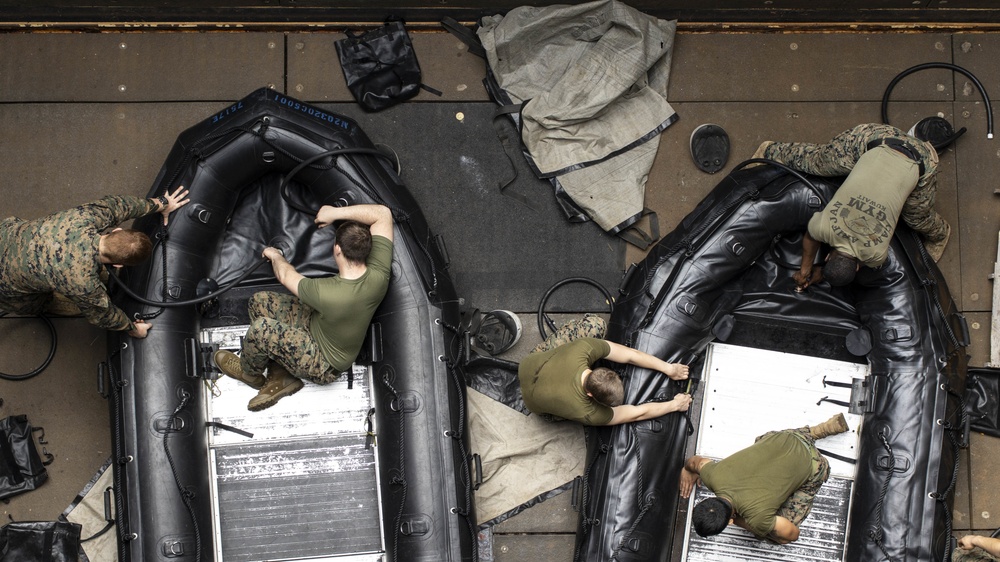 BLT 3/4 assembles CRRCs in the welldeck