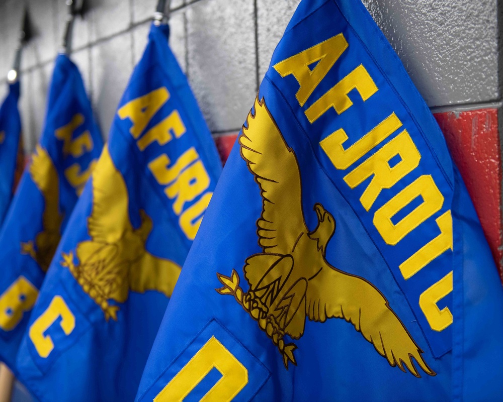 910th Airmen boost Austintown’s fledgling JROTC program