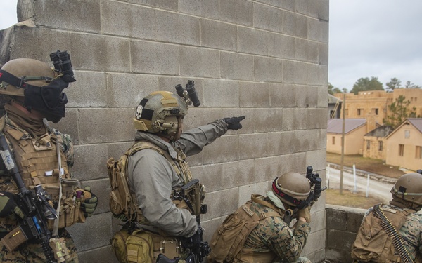 SOF Intergration | Marines with V2/6 intergrate with U.S. Army Special Forces