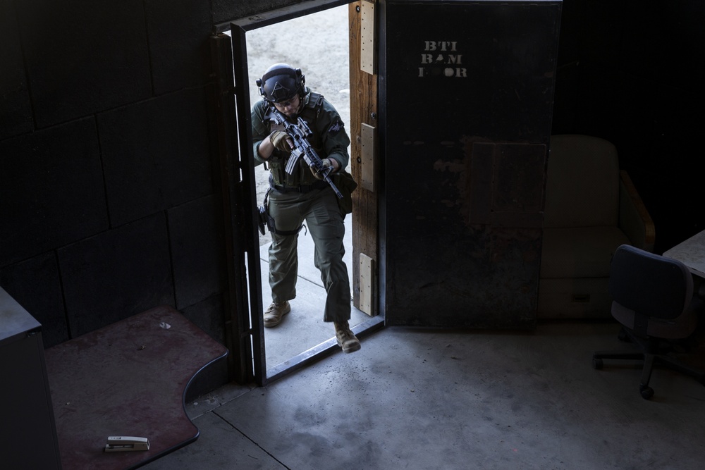 Better together; MAGTF-TC SRT Marines train at the LAPD SWAT Academy