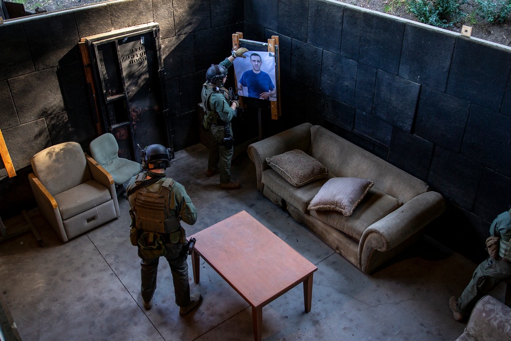 Better together; MAGTF-TC SRT Marines train at the LAPD SWAT Academy