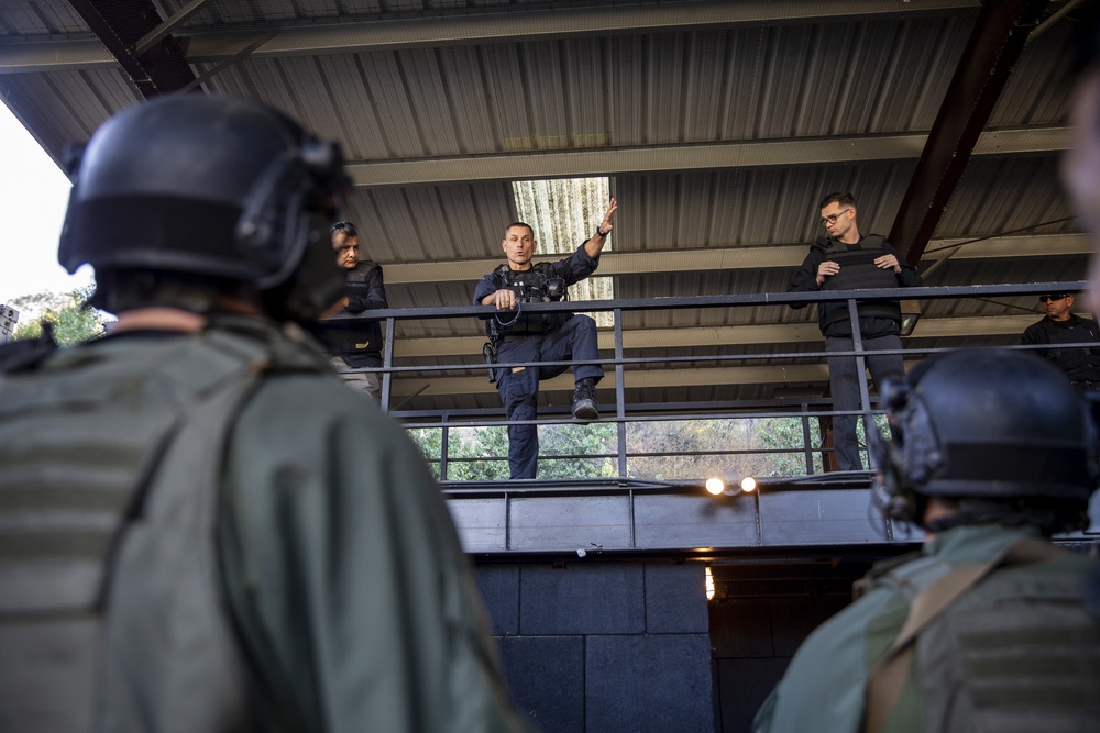 Better together; MAGTF-TC SRT Marines train at the LAPD SWAT Academy