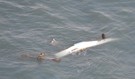 Coast Guard rescues 3 people off sunken crab fishing vessel