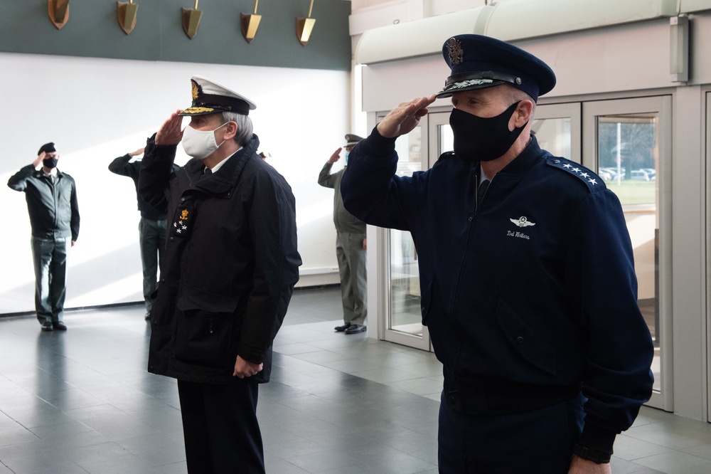 Belgian Chief of Defense Admiral Michel Hofman, SACEUR General Tod D. Wolter meet