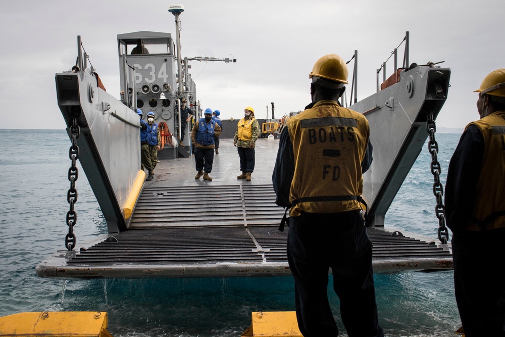 CLB-31 onloads vehicles onto the USS Ashland