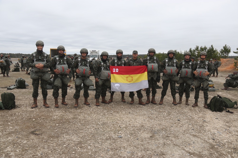 Brazilian Paratroopers group photo with military flag before jump at JRTC 21-04