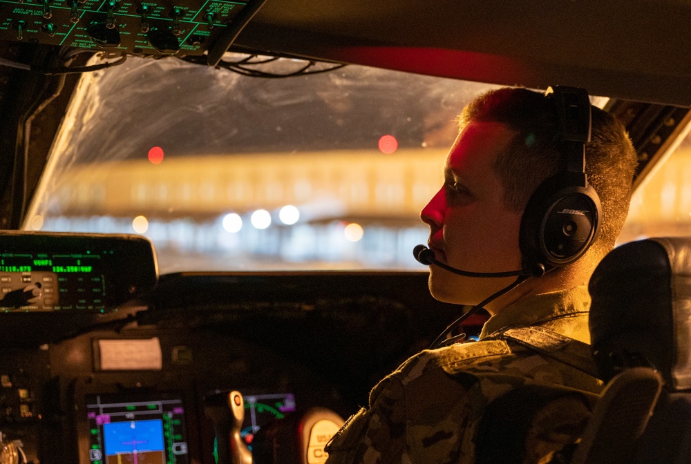 Dover AFB C-5 aircrew maintain mission readiness