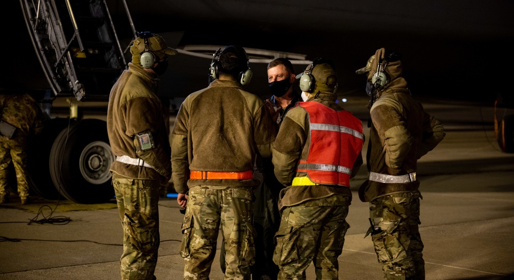 Dover AFB C-5 aircrew maintain mission readiness