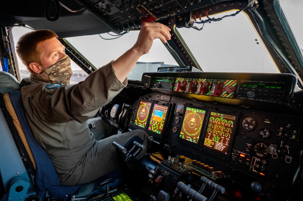 Dover AFB C-5 aircrew maintain mission readiness