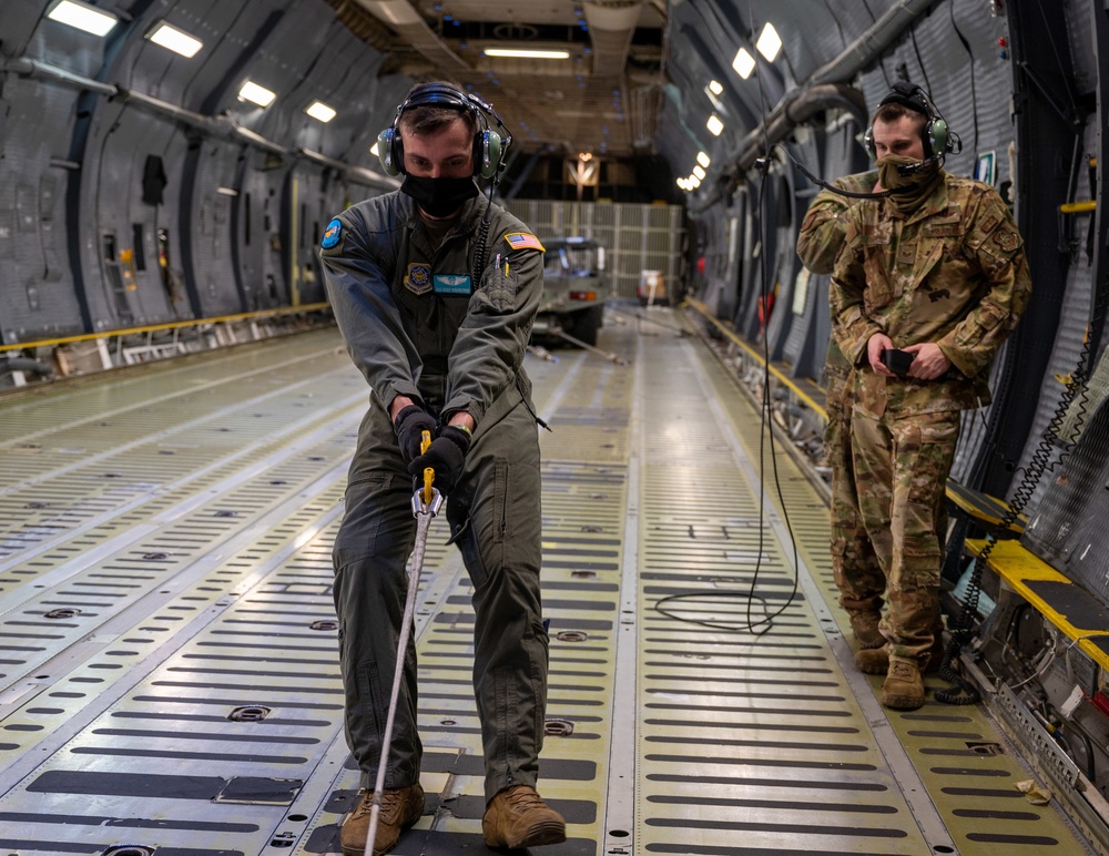 Dover AFB C-5 aircrew maintain mission readiness