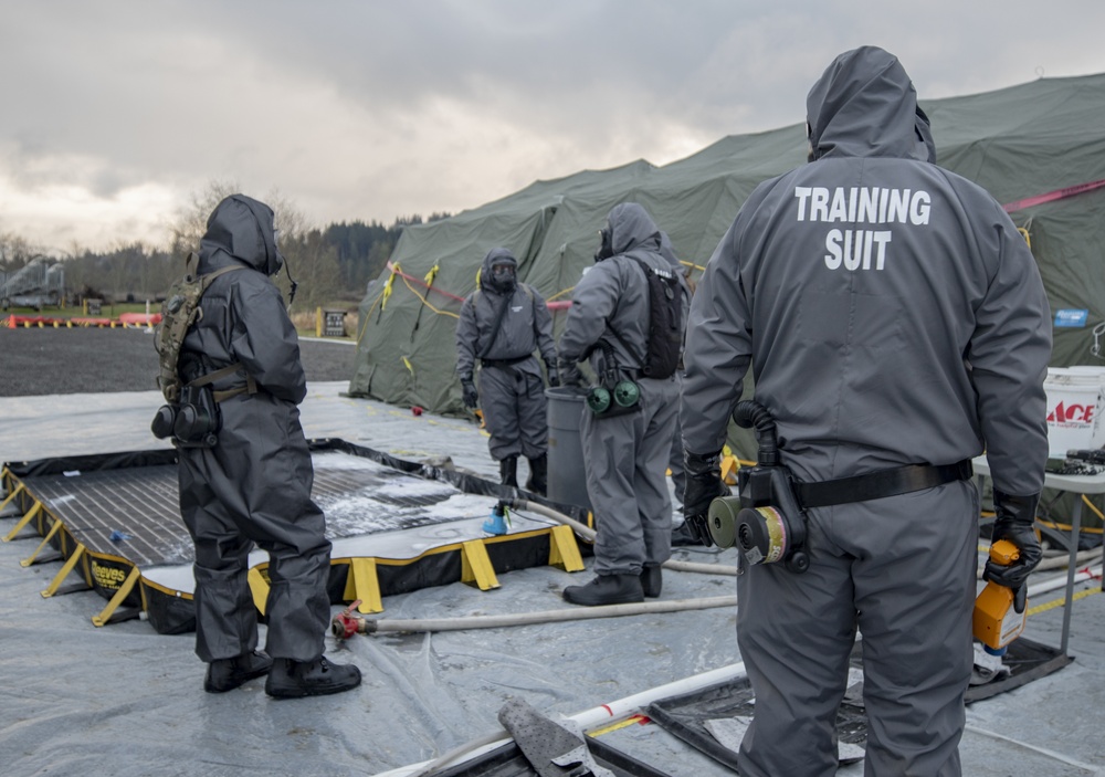 42nd MP BDE trains on Mass Casualty Decon during SR21