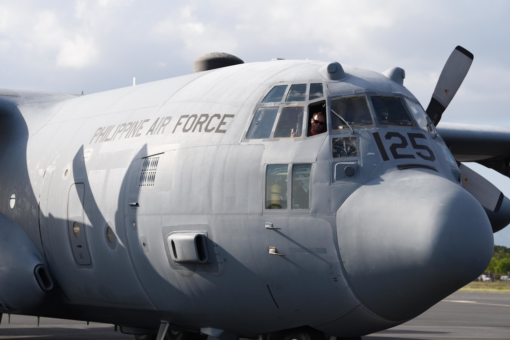 Philippine Air Force C-130 arrives in Hawaii