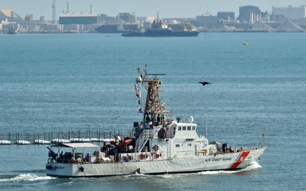 USCGC MONOMOY TRANSITS GULF OF BAHRAIN/DEPLOYMENT