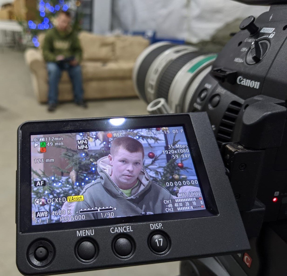 Soldiers give the gift of reading