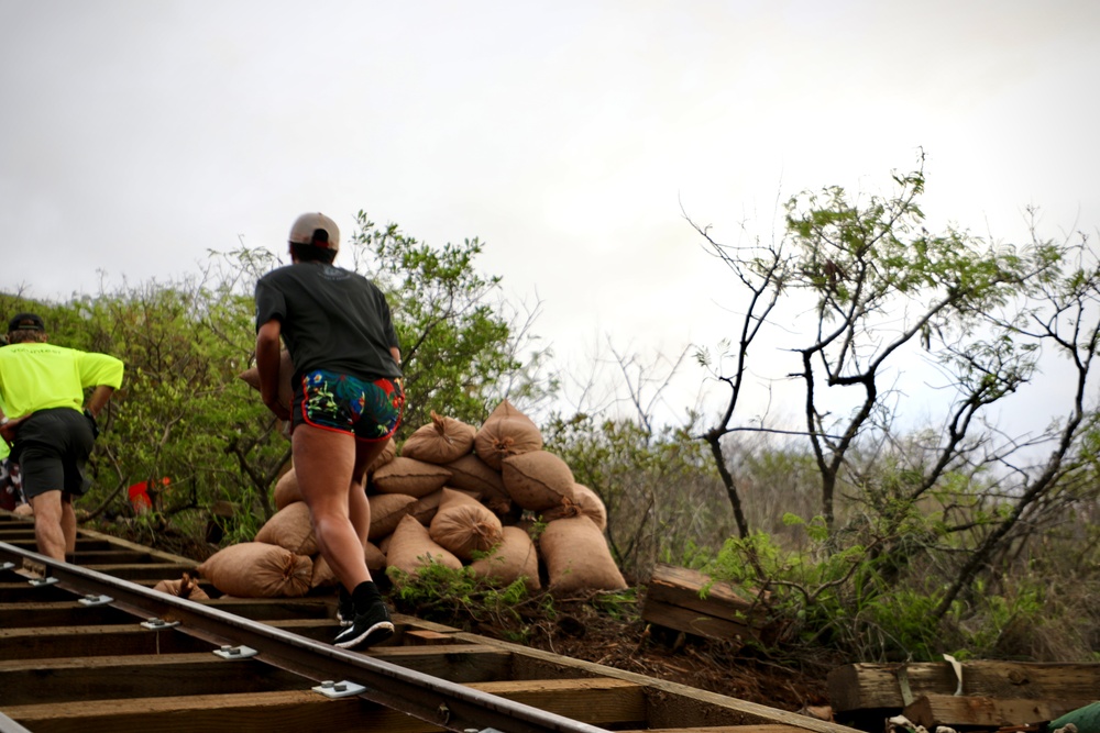 25th Infantry Division Artillery Assists with Koko Crater Stair Repair Effort