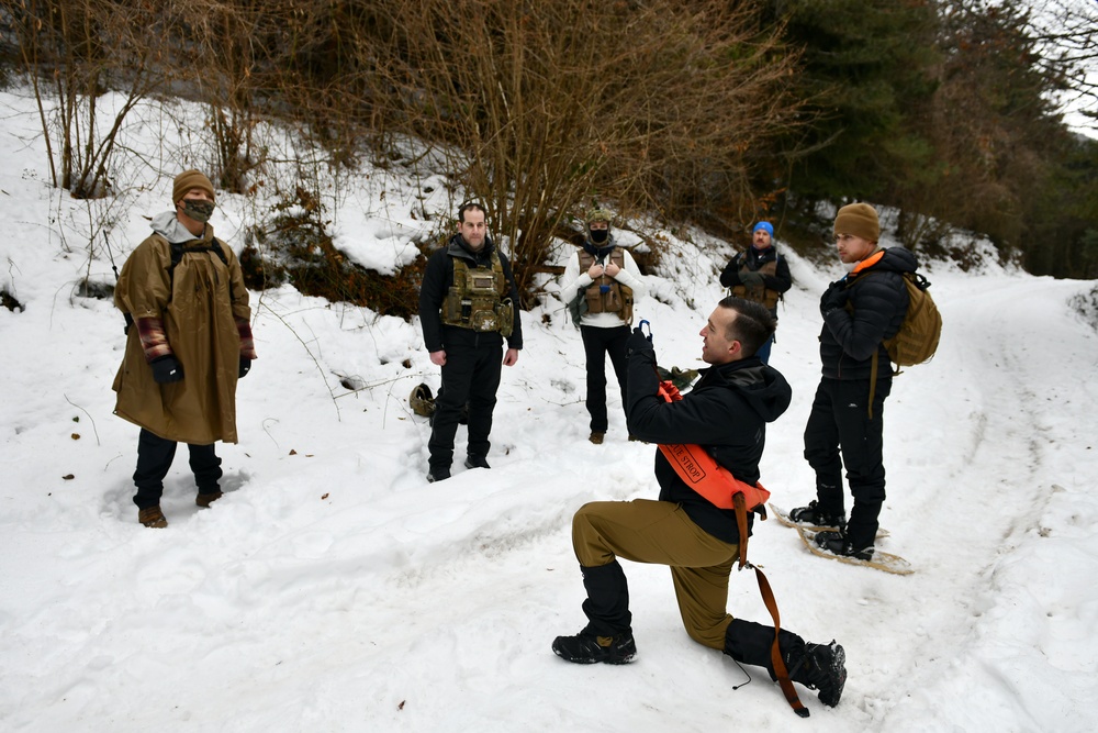Safe in the snow: 31 FW, ITAF undertake joint survival training