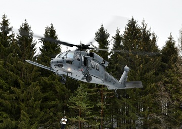 Safe in the snow: 31 FW, ITAF undertake joint survival training