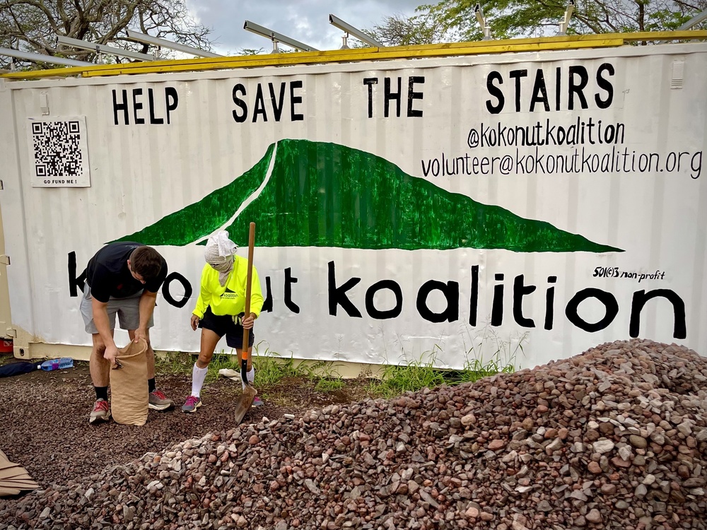 25th Infantry Division Artillery Assists with Koko Crater Stair Repair Effort