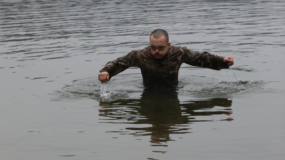UK Troops Take Polar Plunge
