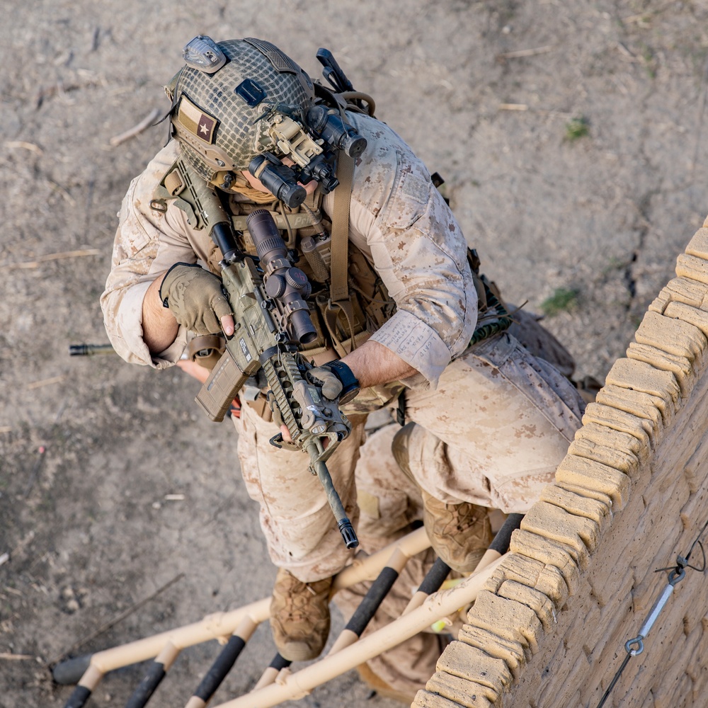Marines with the 11th MEU conduct raid training