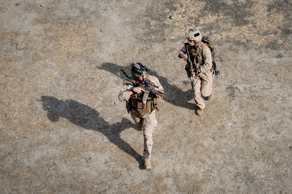 Marines with the 11th MEU conduct raid training