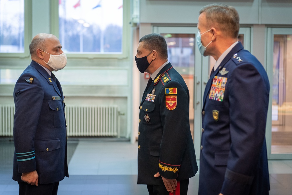 SACEUR meets Moldovan Chief of Defence