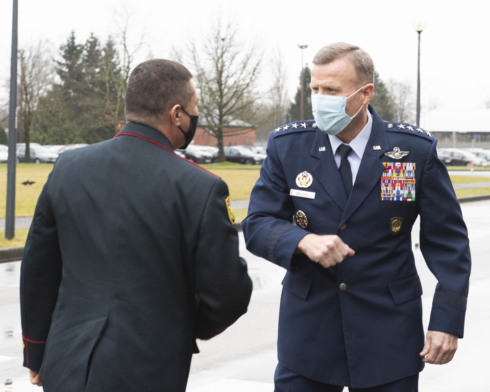 SACEUR meets Moldovan Chief of Defence
