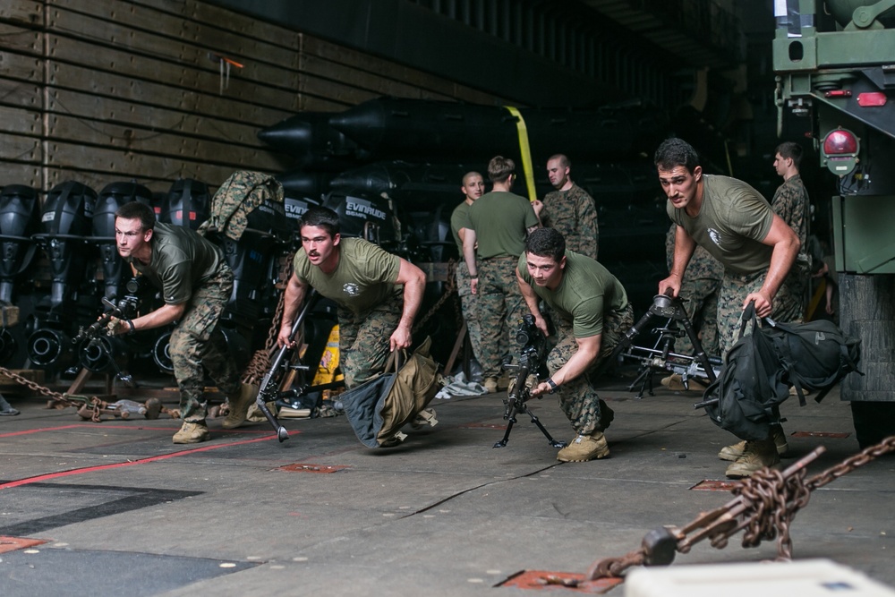 BLT 3/4, 31st MEU perform gun drills aboard USS Ashland