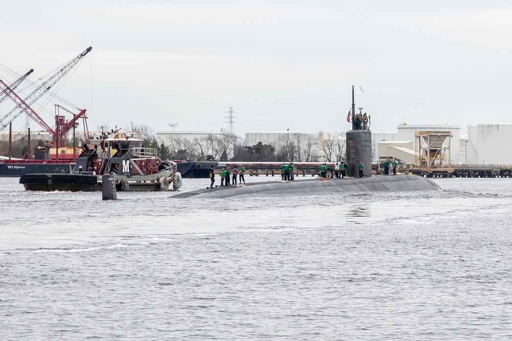 USS Toledo (SSN 769) arrives at Norfolk Naval Shipyard for Engineered Overhaul