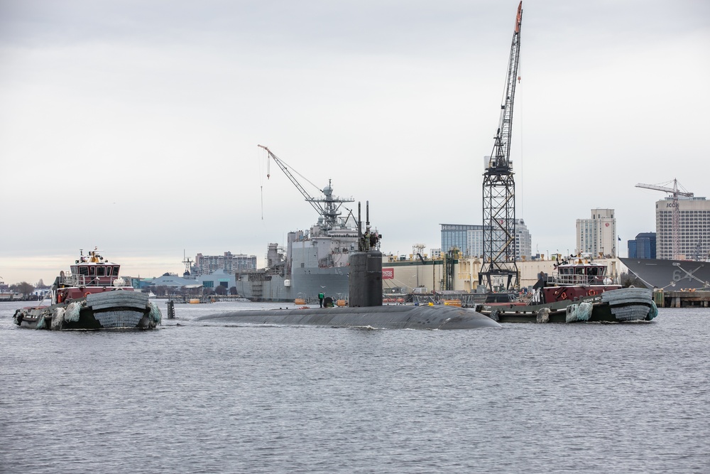 USS Toledo (SSN 769) arrives at Norfolk Naval Shipyard for Engineered Overhaul