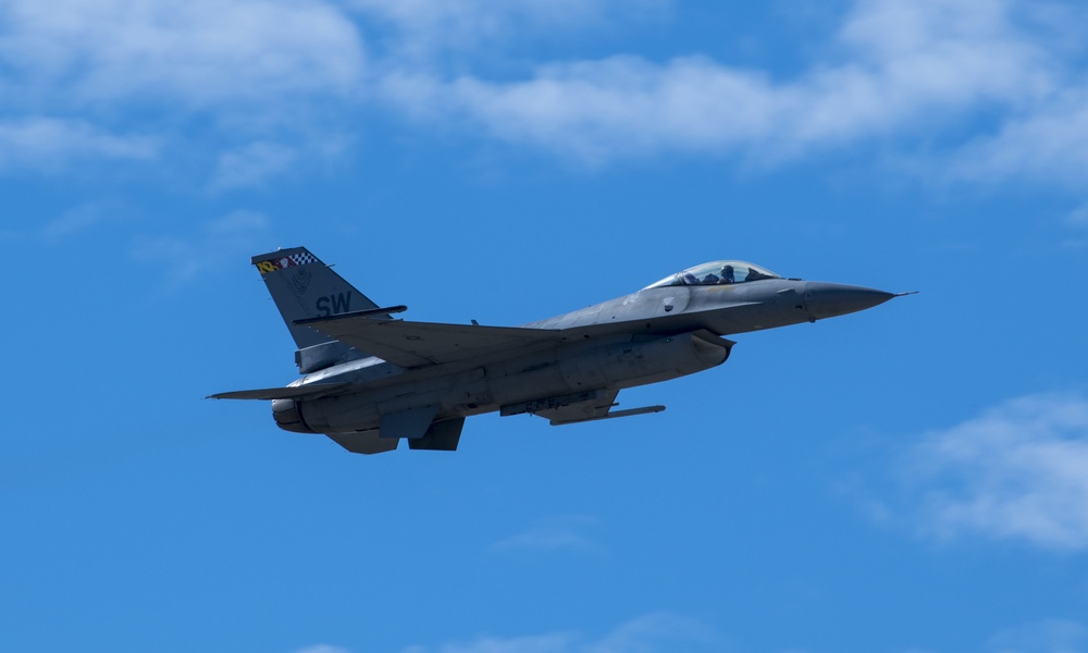 Viper Demo Team participates in Heritage Flight Training