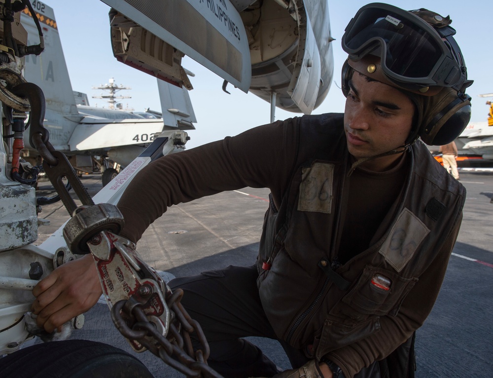 Sailor Cleans Jet