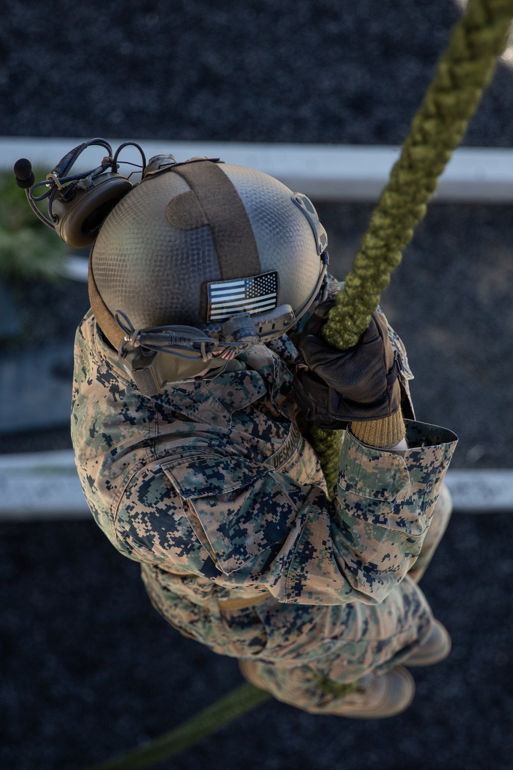BLT 1/1 Conducts Fast Rope Training