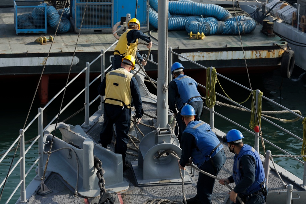 USS Dextrous (MCM 13) Training