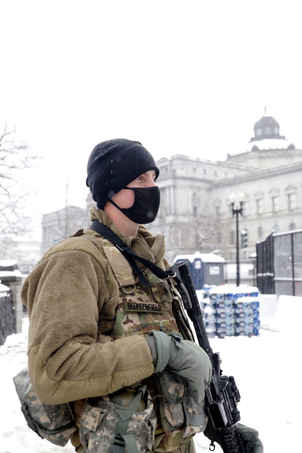 Guard Soldiers Work a Snowy Day at the US Capitol