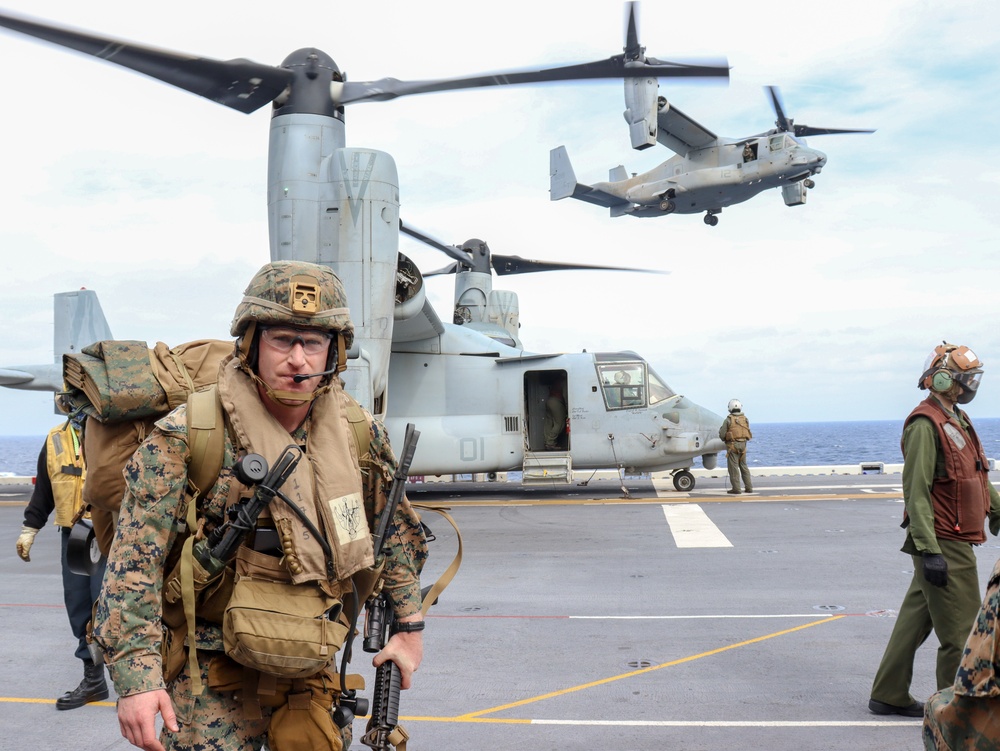 31st MEU deploys forward command element from USS America
