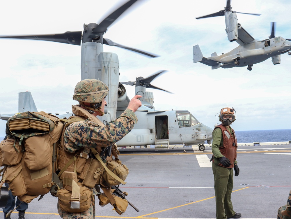 31st MEU deploys forward command element from USS America