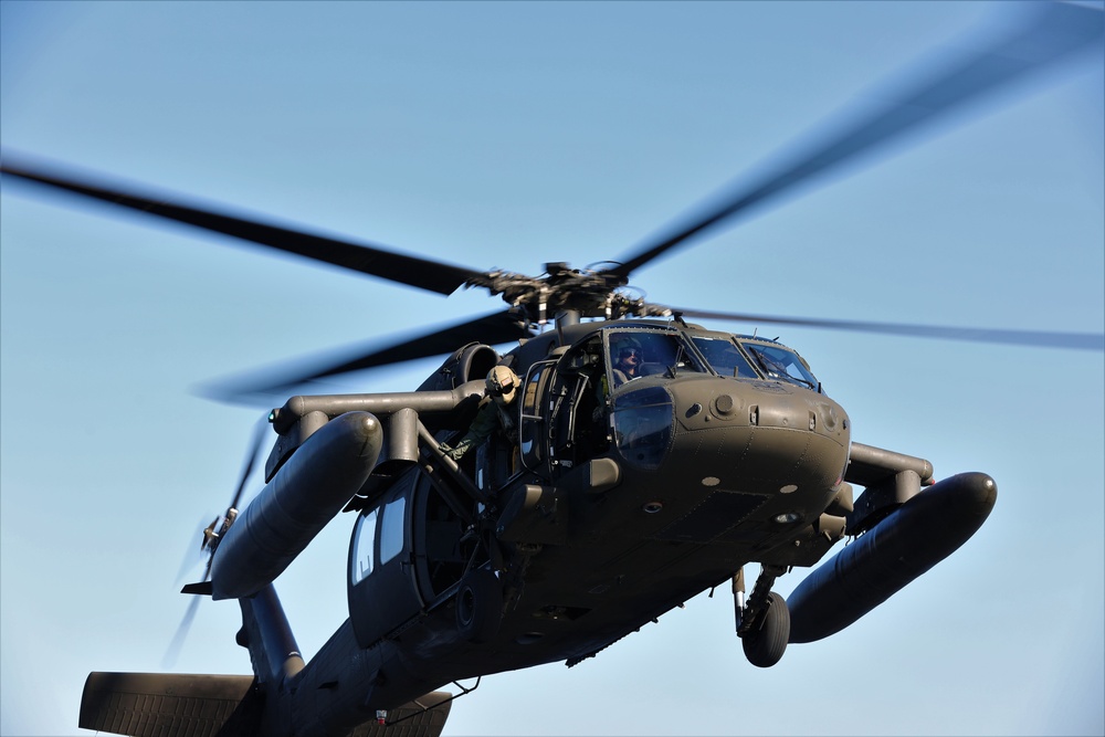 U.S. Army Aviation Battalion-Japan conducts deck landing qualifications with USS Benfold (DDG-65)