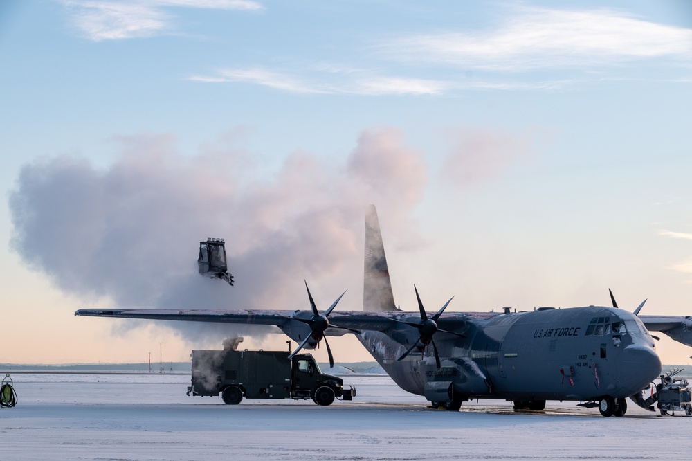 DVIDS - Images - Snow bird like a C130 [Image 4 of 10]