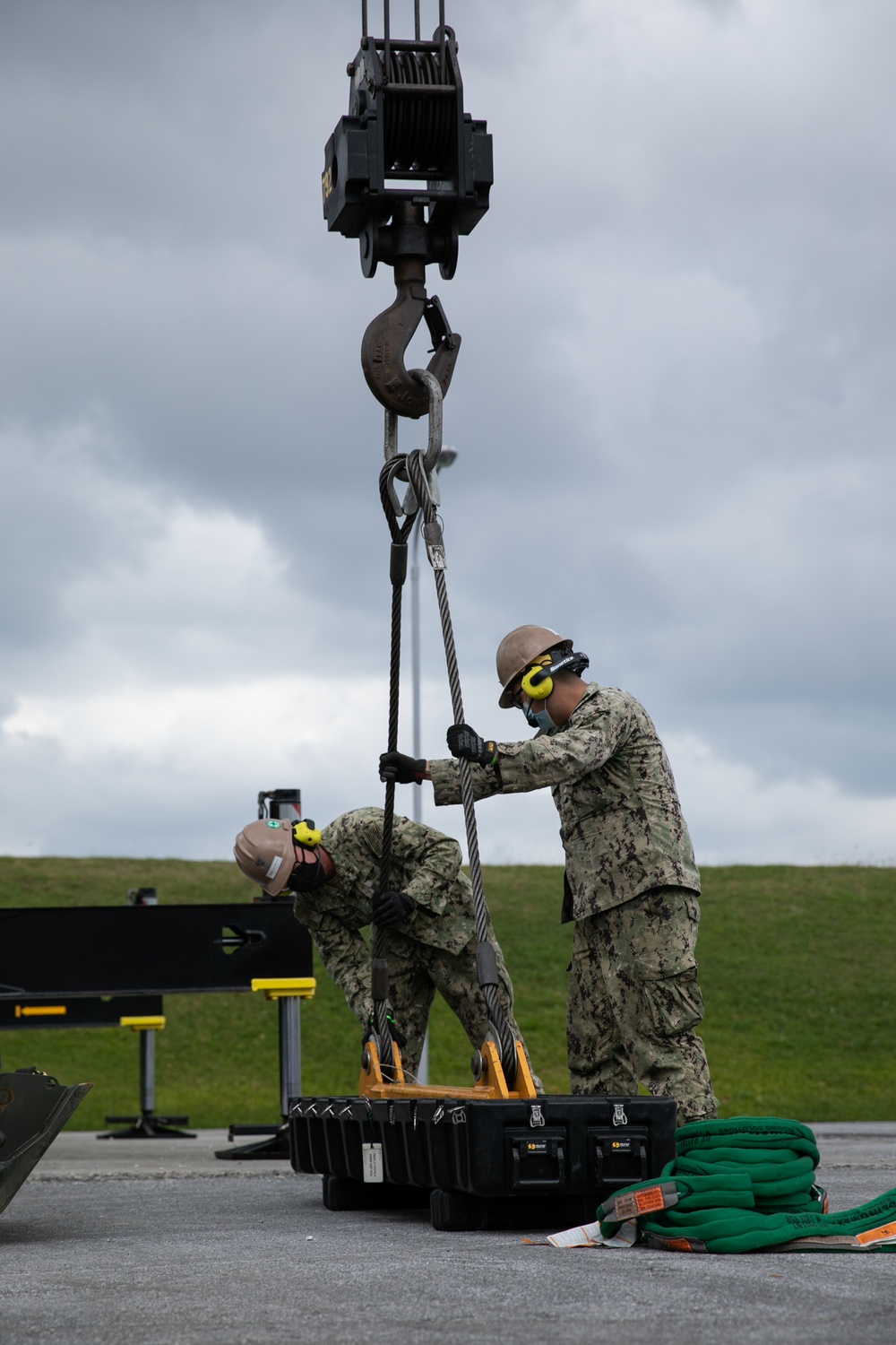 3d LSB and NMCB 5 conduct crane load test
