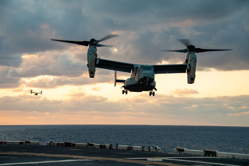 An MV-22B Osprey assigned to the 31st Marine Expeditionary Unit (MEU) lands on the flight deck of the forward-deployed amphibious assault ship USS America (LHA 6)