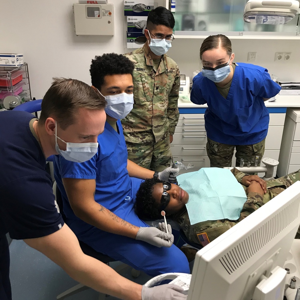 Army dentist trains his Soldiers on CAD/CAM technology