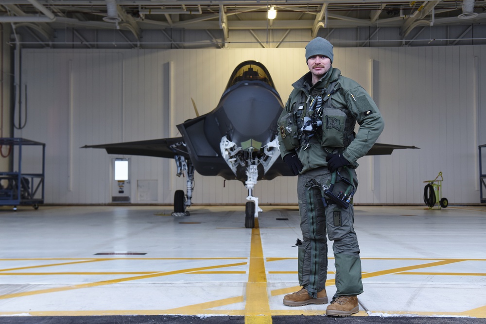 Arctic mission's fifth generation fighter commanders