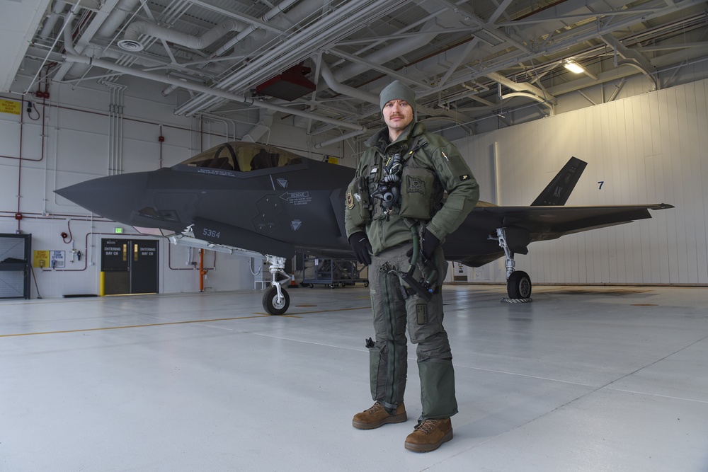 Arctic mission's fifth generation fighter commanders